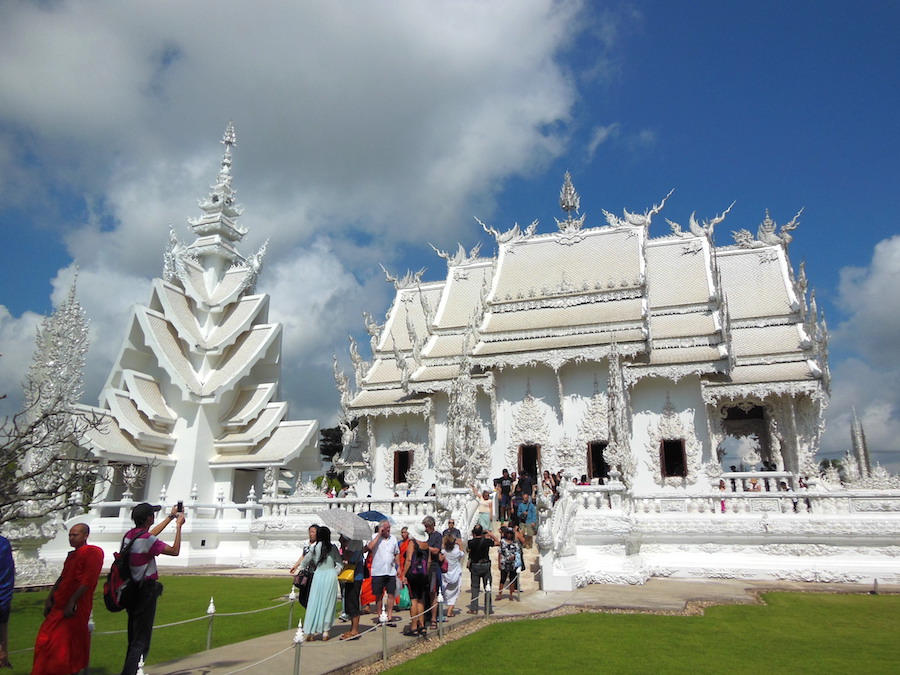 chiang-rai-white-temple-thailand