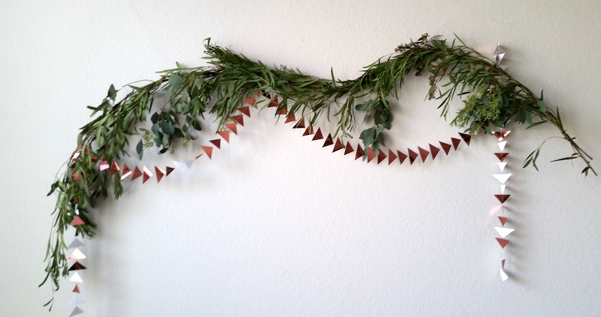 copper-and-greenery-holiday-brunch-garland