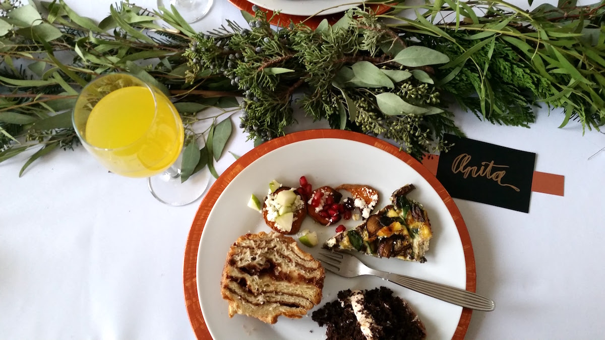 copper-and-greenery-holiday-brunch-plate