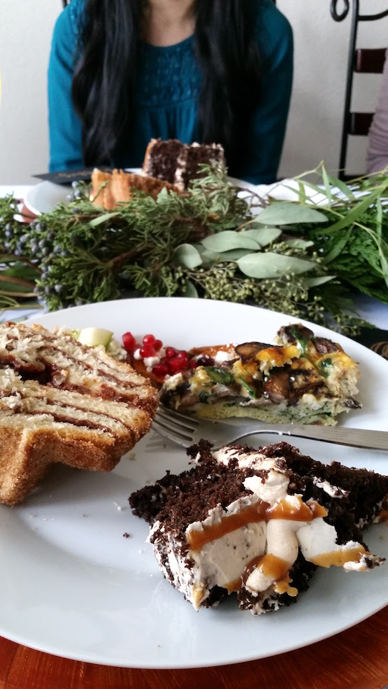 copper-and-greenery-holiday-brunch-table