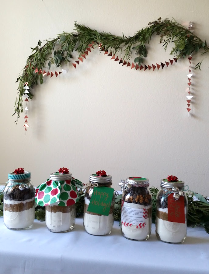 copper-and-greenery-holiday-cookie-mix-mason-jars