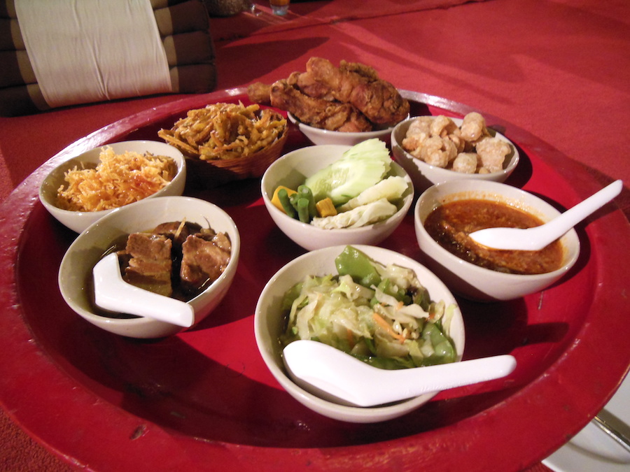 traditional-khantoke-dinner-thailand-chiang-mai