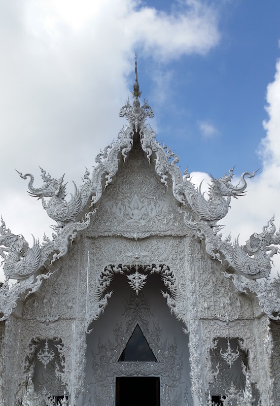 wat-rong-khun-entrance